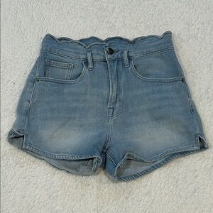 Frame Scallop Edge Short in Wright size 25 High Rise Light Blue Wash